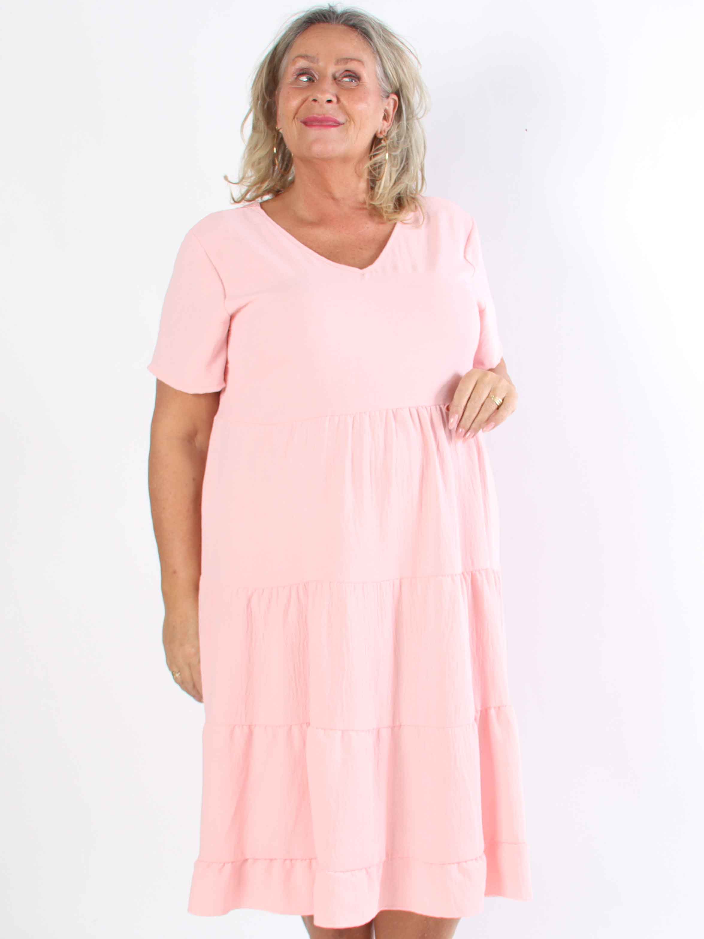 Shayna - Plus size kjole i viskose med broderet detaljer på ryggen